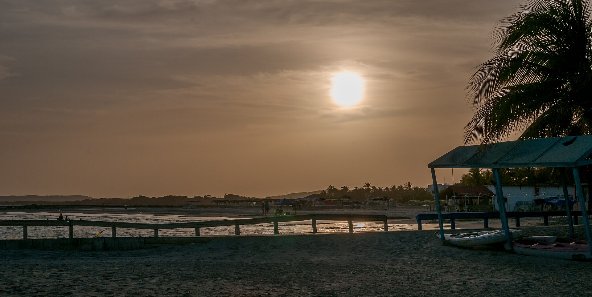 Atardecer sobre el agua en El Yaque, al sur de la isla de Margarita.